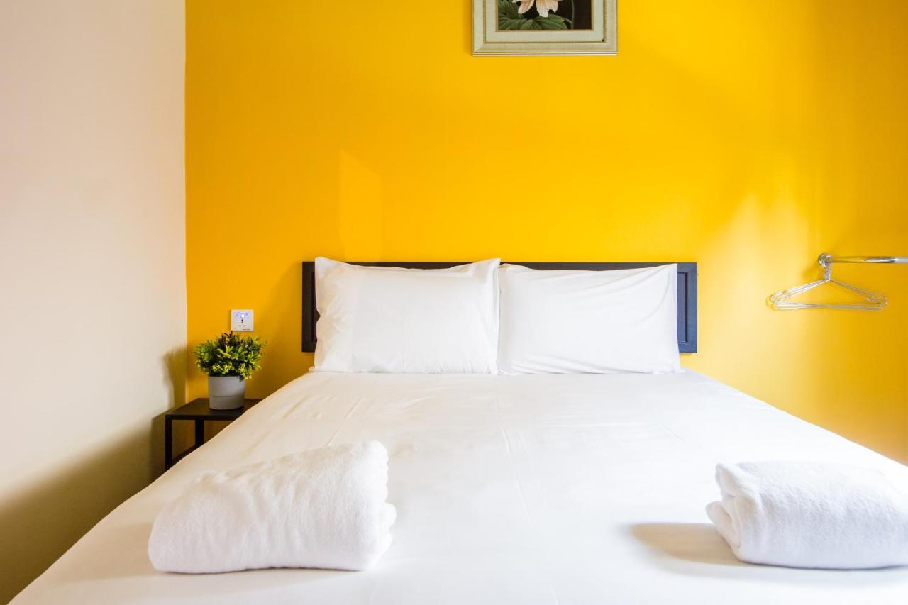 Explore 5Br Gardenhouse Retreats Butterworth Luaran gambar